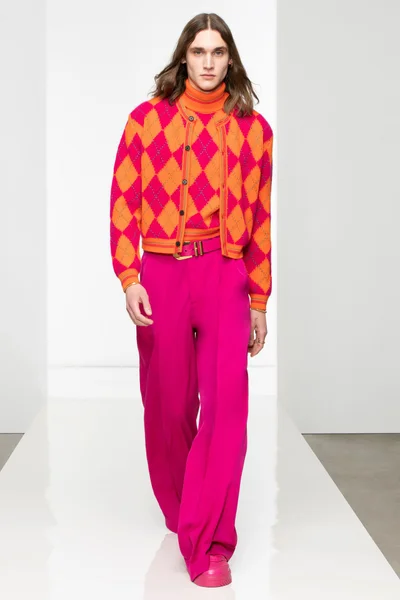 Look 16